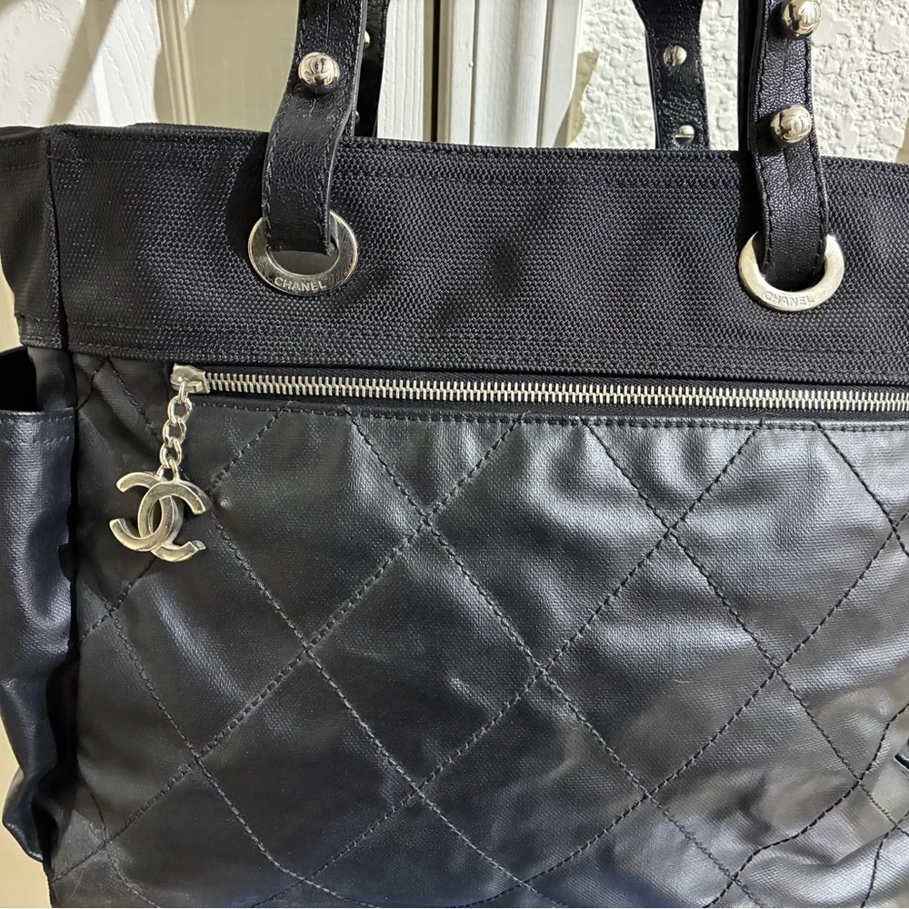 Black Quilted Tote Bag - Picture 7 of 7
